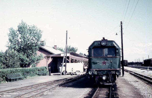 SZD TU2-139 at the Rapla station (06.1969).jpg