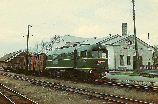 SZD TU2-182 at the Viljandi station (08.05.1973).jpg