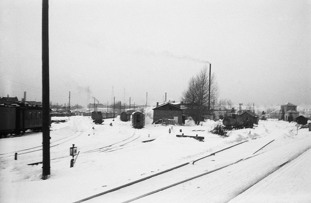 Pafawag passenger cars at the Tallinn-Väike station (after closing) 03.1971.jpg