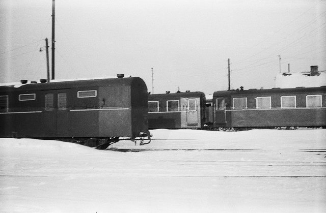 Pafawag passenger cars at the Tallinn-Väike (after closing) station (xx.03.1971).jpg