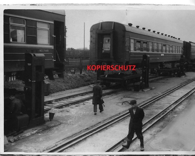 Foto eisenbahn schnellzug umspuranlage in Brest, Sowjetunion (1957).jpg