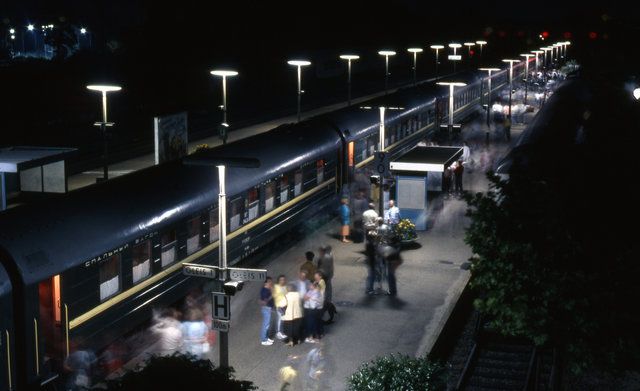 Auf dem Bahnsteig in Speyer - vor der Abfahrt.jpg