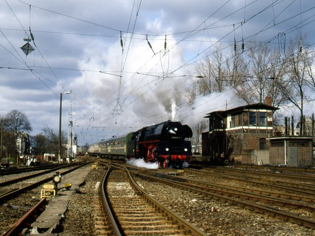 Der zug D 247 in Berlin Köpenick.jpg