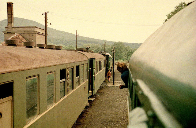 Hmelnik - Vinogradovo passenger train at the Hmelnik station (21.06.1982).jpg
