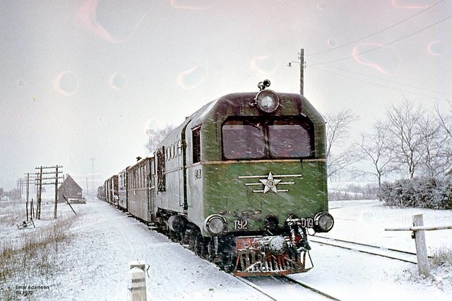 SZD TU2-019 at the Tamsalu railway station (04.1972).jpg