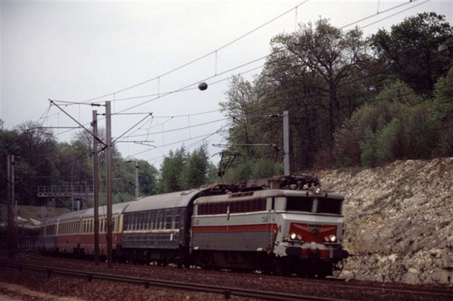 CC-40100-en-tete-du-train-Moliere---Ost-West-Express.jpg