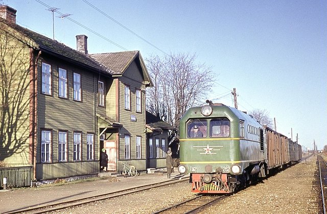 SZD TU2-262 at the Võhma station (11.1971).jpg