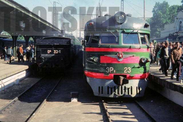 35mm-Slide-SZD-USSR-Russia-Railways-Electric-Railcar.jpg