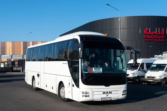 MAN R07 Lions Coach RHC444.jpg