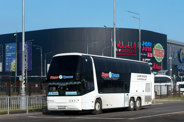 Neoplan N1122 3C Skyliner.jpg