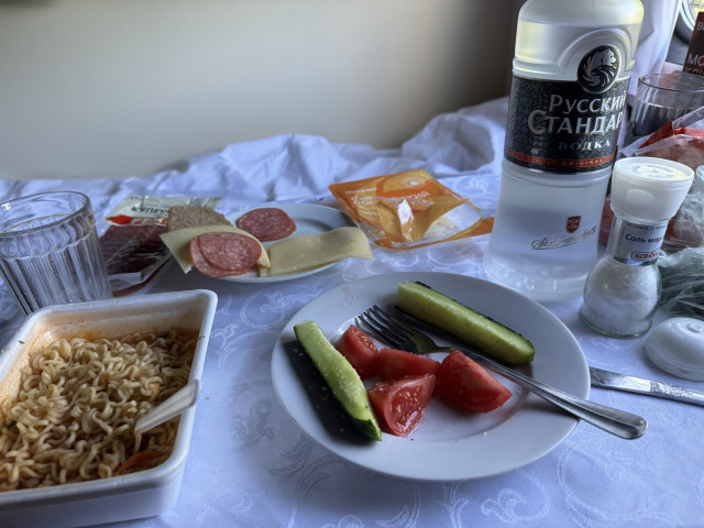 стол с выпивкой и закуской.jpeg (715.77 КБ) Просмотров: 86 стол с выпивкой и закуской.jpeg